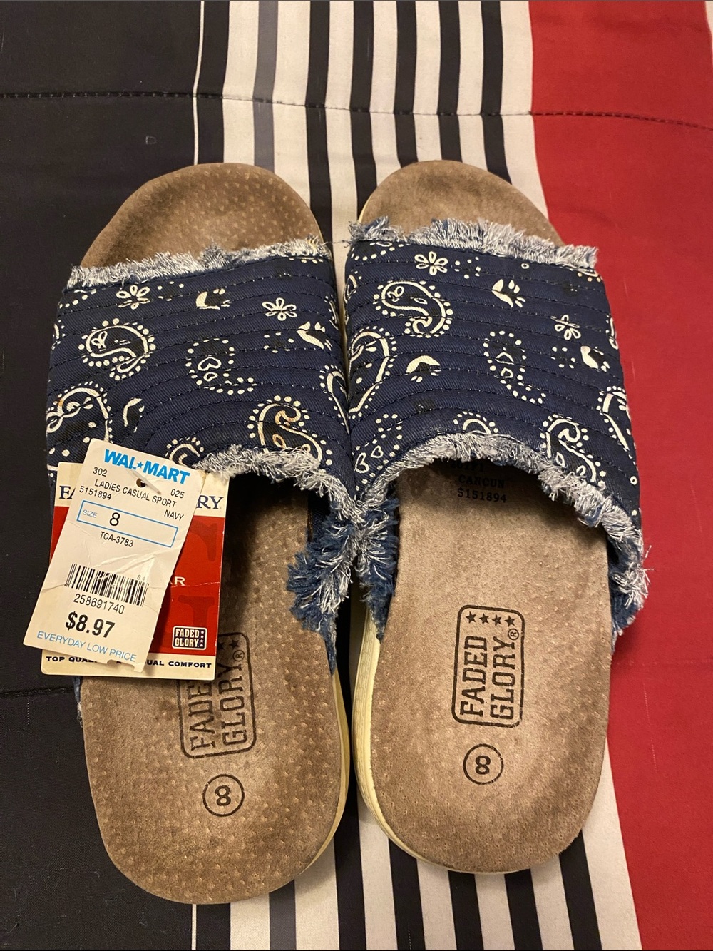 Faded Glory Navy Bandana Slide Sandals 
Sz 8. Need cleaning been in storage